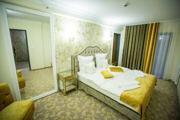 Фото номера Представительский люкс с балконом Отель Grand Hotel Minerva Resort &amp; SPA г. Бэиле-Еркулане 3
