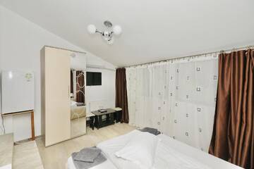 Фото номера Номер с кроватью размера «king-size» Гостевой дом Casa Golopența г. Бэиле-Еркулане 4