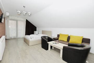 Фото номера Трехместный номер Гостевой дом Casa Golopența г. Бэиле-Еркулане 4