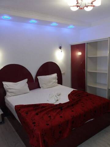 Фото номера Двухместный номер с 1 кроватью Отель Hotel Holiday Maria г. Бэиле-Еркулане 10
