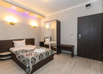 Фото номера Одноместный номер Отель Hotel Holiday Maria г. Бэиле-Еркулане 2