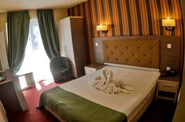 Фото номера Special Offer - Double or Twin Room with Christmas All Inclusive Курортные отели Diana Resort г. Бэиле-Еркулане 5