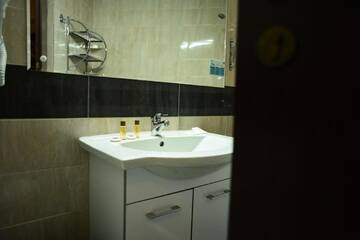 Фото номера Улучшенный двухместный номер Делюкс с 1 кроватью или 2 отдельными кроватями Курортные отели Diana Resort г. Бэиле-Еркулане 3