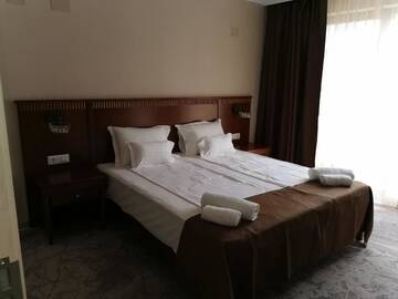 Фото номера Апартаменты Делюкс Отель Pensiunea JOJO Imperial Resort&amp;Spa г. Бэиле-Еркулане 2