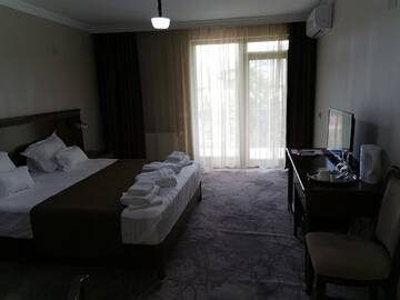 Фото номера Апартаменты Делюкс Отель Pensiunea JOJO Imperial Resort&amp;Spa г. Бэиле-Еркулане 5